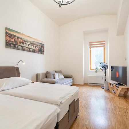 Dlazdena Apartments براغ المظهر الخارجي الصورة